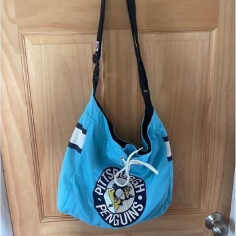 Like New Pittsburgh Penguins Purse/Tote Powder Blue Color like their Uniforms